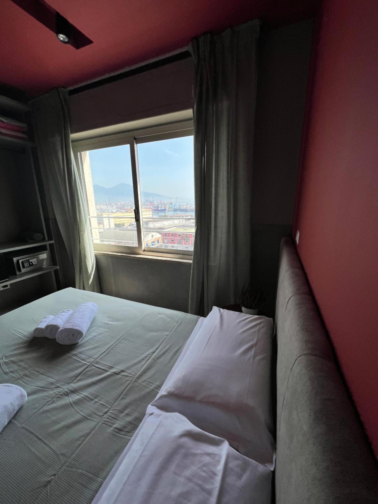 Mia Porto *